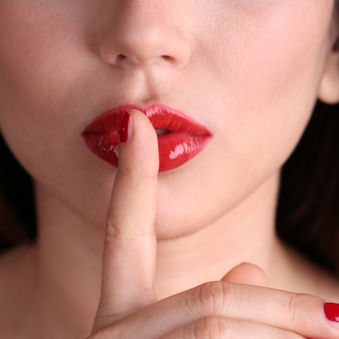 Gloss labbra rosso intenso - makeup ibrido idratante con attivi skincare